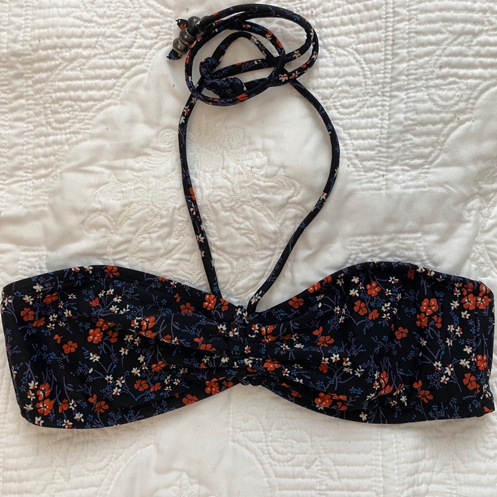 Black bandeau bikini top
